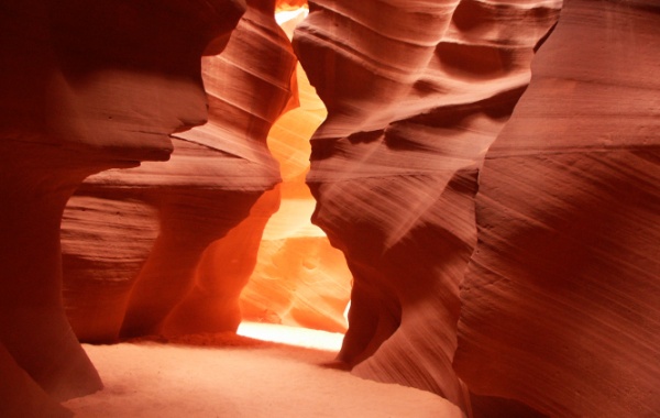 Při canyoneeringu se velká prsa nehodí. Prolezte kaňony Utahu!
