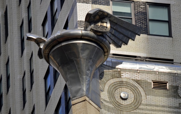 Působivé orlí hnízdo na Chrysler Building