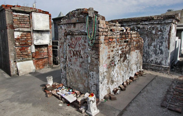 Hrob královny vúdú v New Orleans