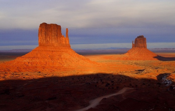 Dvě skály z Monument Valley