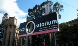 Uvnitř muzea Exploratorium v San Franciscu fičí tornádo