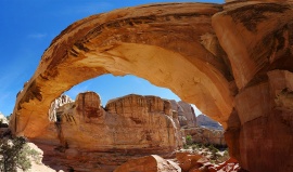 275 milionů let starý Capitol Reef hraje všemi barvami