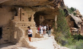 Z Údolí bohů ke skalním sídlištím v Mesa Verde