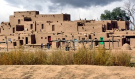 Modré jezero kmene Taos Pueblo