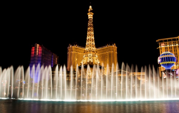 Okolí hotelu Paris Las Vegas