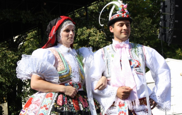 Slovácké kroje na festivalu v Nebrasce