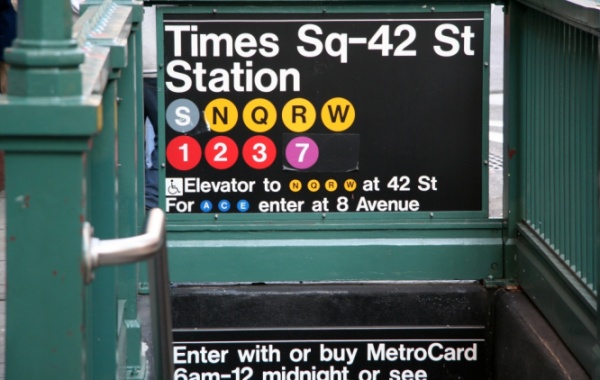 Metro NY - Vstup do Times Sq. zastávky