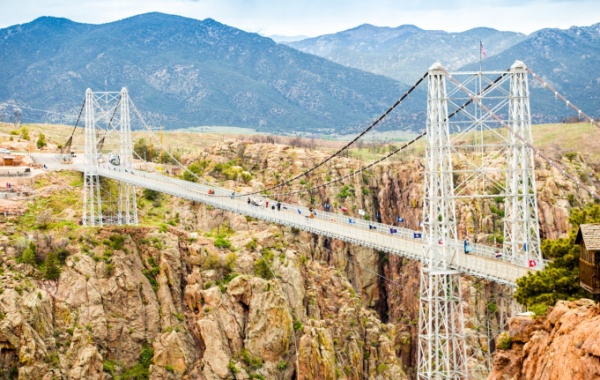 Royal Gorge Bridge: pekelný skluz do propasti