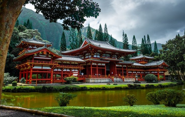 Hory a chrám Byodo-in na havajském Oahu