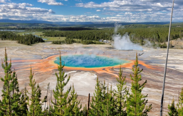 Velký duhový pramen v Yellowstone