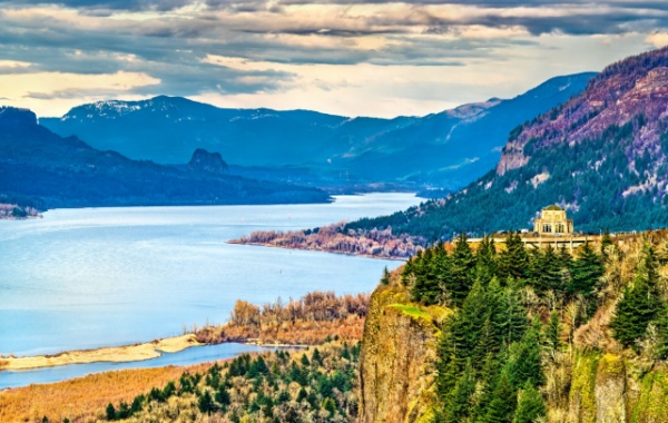 [Columbia River protéká třemi státy.