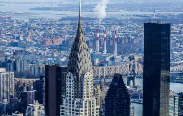 Chrysler Building v NY je 9. nejvyšší stavbou v USA.