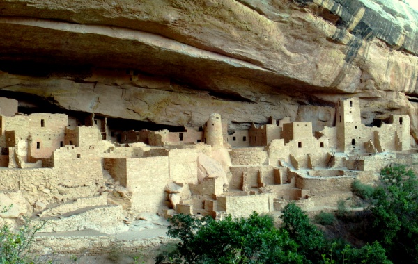 Mesa Verde: Kamenná vesnice pod převisem