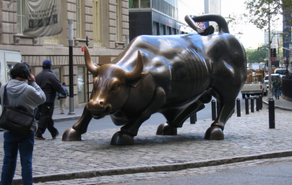 Na Wall Street se řítí býk! Už přes dvacet let ten samý