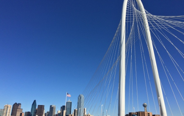 V Dallasu mají most s 365 m dlouhým obloukem