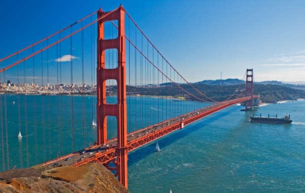 Panorama zálivu a visutého mostu Golden Gate v San Franciscu, Kalifornii v USA.