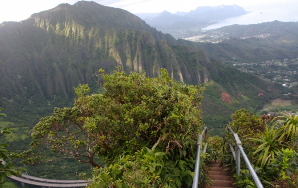 Schody Haiku na Oahu na Havajských ostrovech