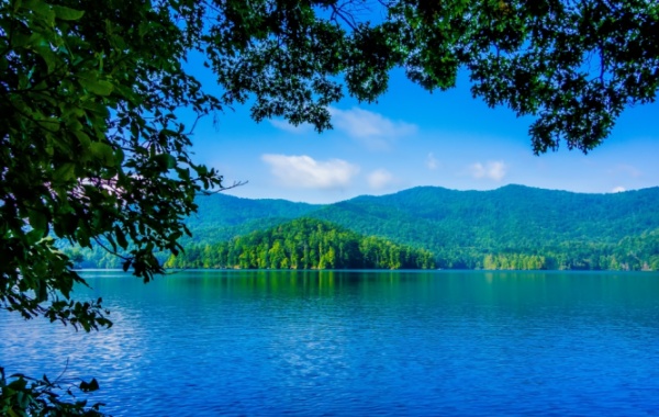 Lake Santeetlah, Severní Karolína - Amerika.cz