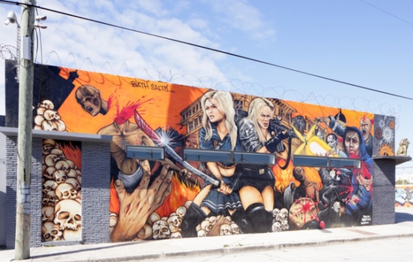 Zabijácké dívky, příklad street art malby ve čtvrti Wynwood v Miami na Floridě.