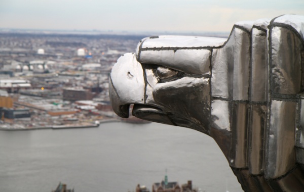 Orlí hlava na Chrysler Buildingu, NY, USA.