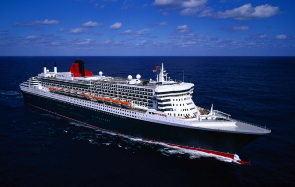 Loď Queen Mary 2 na širém moři.
