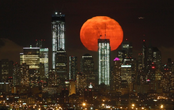Superměsíc nad Manhattanem