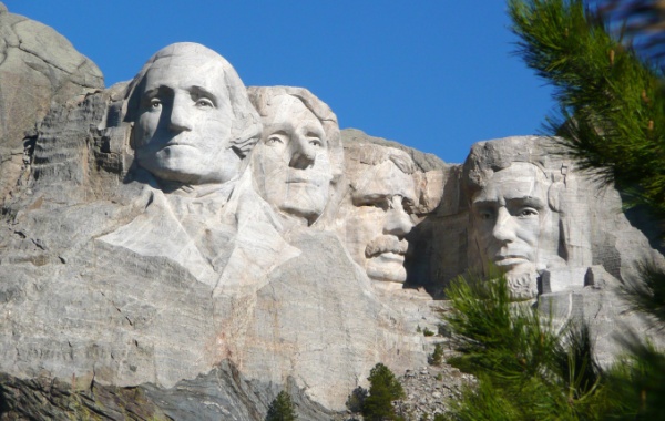 Portréty prezidentů na Mount Rushmore v Jižní Dakotě