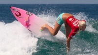 Surfařka na Havaji