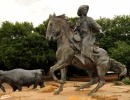 V roce 2017 zdobilo ulice města Waco 28 bronzových soch umělce Roberta Summerse