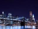 Brooklynský most v New Yorku večer.