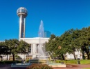 Dallas Union Station s Reunion Tower v pozadí