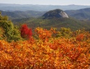 Hora Looking Glass Rock na podzim v Severní Karolíně vUSA.
