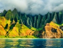 Nádherně v zeleném oparu zahalený záliv Na Pali na Havaji - Amerika.cz