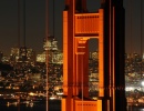 Detail pilíře na visutém mostě Golden Gate v San Francisco, Kalifornii v USA.
