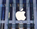 Bílé logo společnosti Apple v New Yorku - Amerika.cz