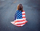 Malý kluk v americké vlajce