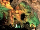 Zakletá Amerika: čarodejnice na ni z Carlsbadské jeskyně zdvihá prst
